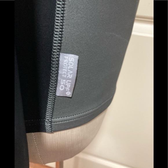 Aqua sphere rash guard size large - Picture 3 of 8